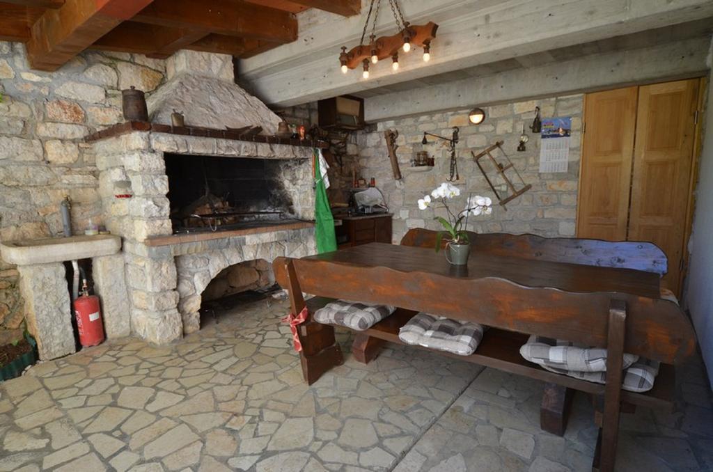 Modern Getaway Studio For Two 로비니 외부 사진